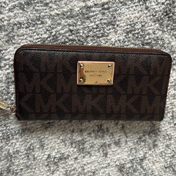 Michael Kors Jet Set Large Wallet - Picture 2 of 10
